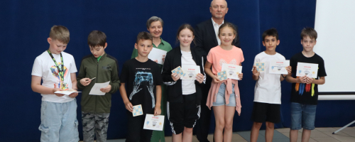 Nagrodzenie uczniów z najwyższą frekwencją w klasach IV-VIII