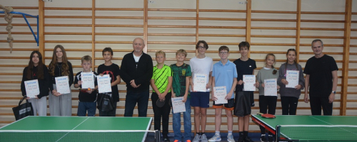 Szkolne zawody w tenisie stołowym w Sierakowie